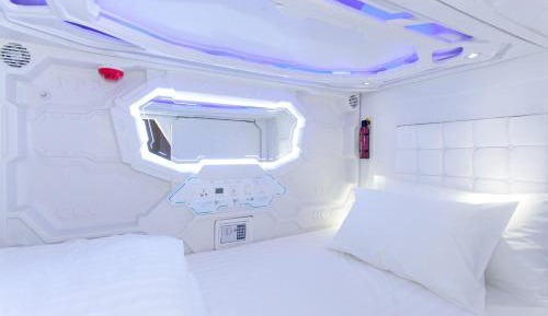 Capsule Room (Upper) - Time of stay: 18:00-9:00 (You stay 15 hours Overnight)
