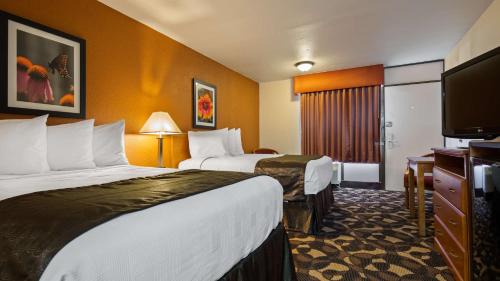 Double Room with Two Double Beds - Smoking
