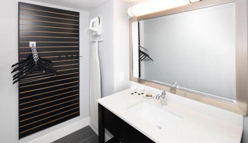 Deluxe Double Room with Two Queen Beds - Non-Smokin