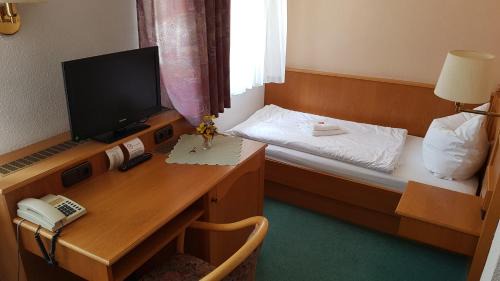 Twin Room with Shower