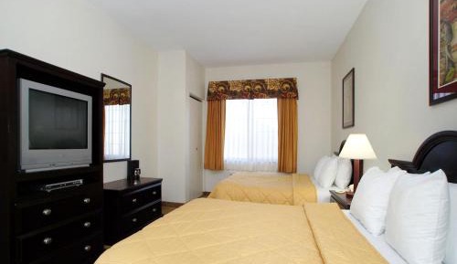 Room with One Queen Bed and One Double Bed - Non-Smoking