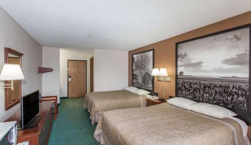 Queen Room with Two Queen Beds - Non-Smoking