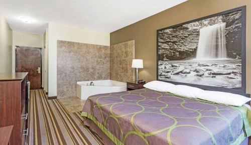 King Suite - Non-Smoking