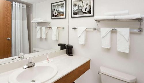 Queen Room, First Floor, Exterior Hall, Non-Smoking