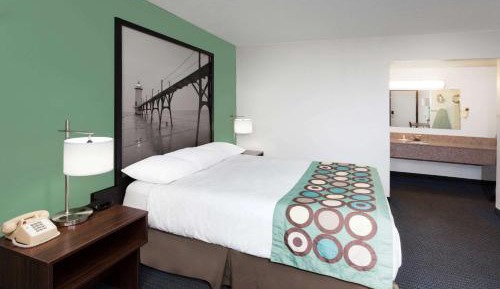 King Superior Room, First Floor, Exterior Hall, Non-Smoking
