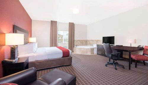 Deluxe King Studio Suite - Mobility Access/Non-Smoking 