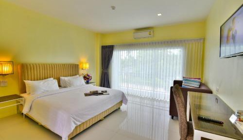 Deluxe Double or Twin Room with Pool View