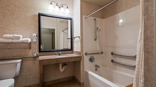 King Room with Bath Tub - Mobility Accessible