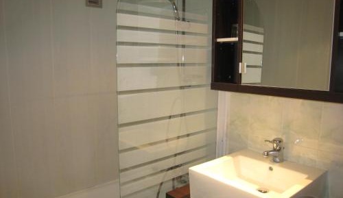 Apartment with Shower