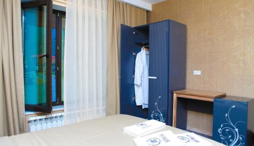 Deluxe Room (2 Adults + 1 Child)
