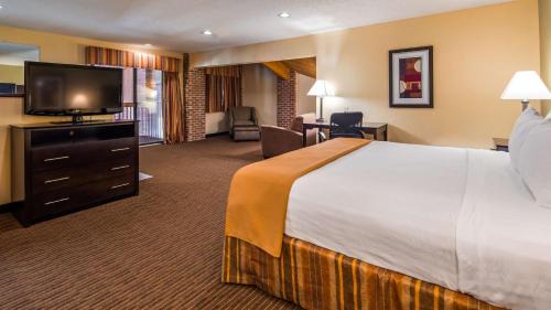 King Suite with Sofa Bed Spa Bath - Balcony/Non-Smoking
