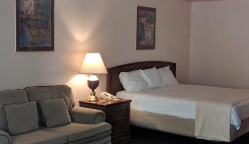 Deluxe King Room - Non Pet Friendly 