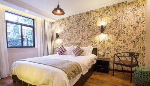 Deluxe Queen Room