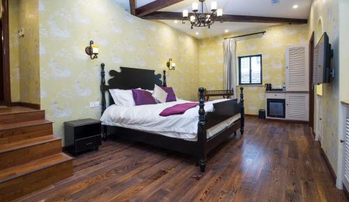 Queen Suite