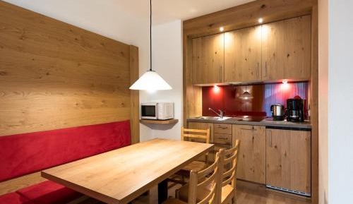 Apartment with Mountain View