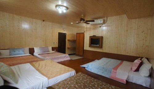 Family Room (10 Adults)