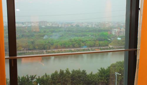 Deluxe Queen Room with Garden View