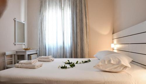 Double or Twin Room with Mountain View