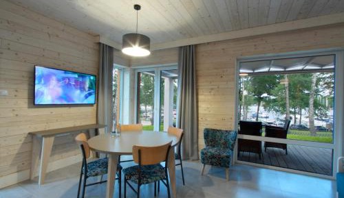 One-Bedroom Apartment with Marina View