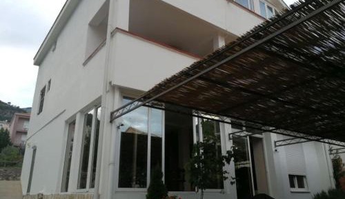 Studio with External Kitchenette