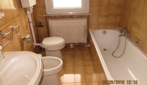 Deluxe Room (2 Adults + 1 Child)
