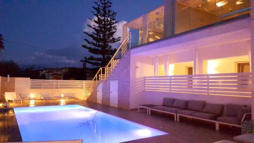 Apartment with Pool View 