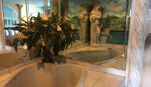 Suite with Hot Tub