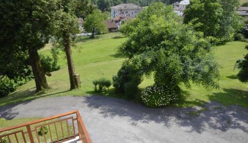 Double Room with Private Bathroom and Mountain View