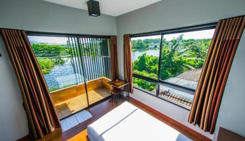 Apartment with Lake View