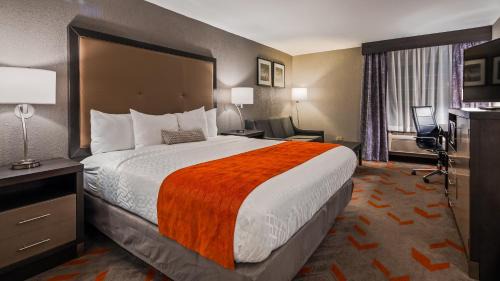 King Room with One King Bed and Sofa Bed