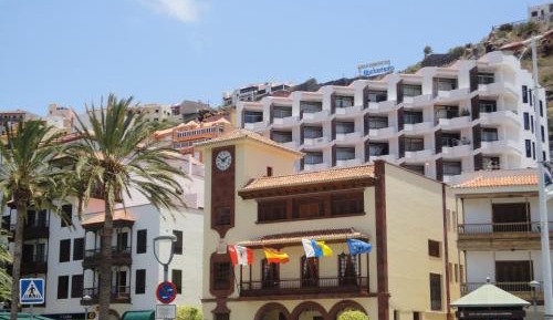 One-Bedroom Apartment with Balcony