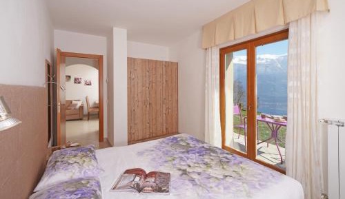 Apartment with Lake View