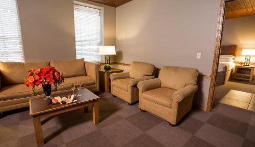 Deluxe King Suite