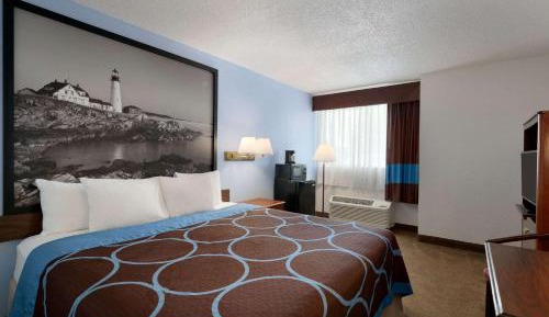 Deluxe King Room - Non-Smoking