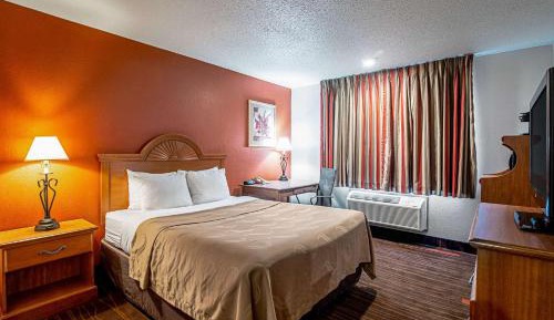 Queen Room - Accessible/Nonsmoking