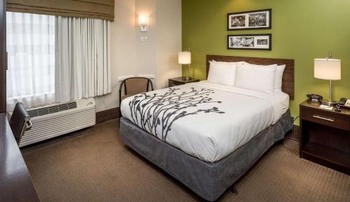 Queen Room - Non-Smoking - Disability Access