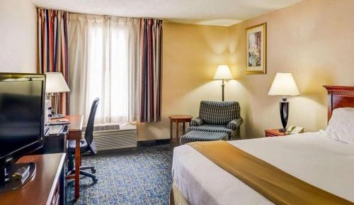 Standard King Room - Non-Smoking 