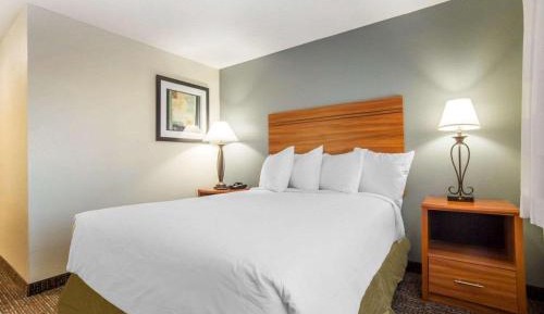 Queen Room - Accessible/Nonsmoking