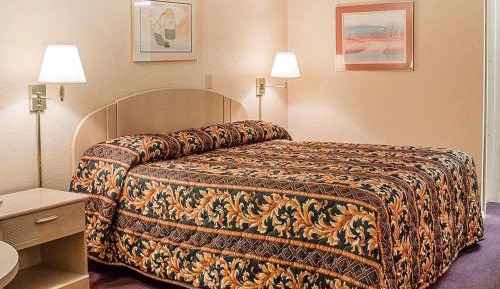 King Room - Non-Smoking