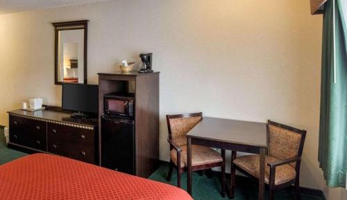 Queen Room - Accessible/Nonsmoking