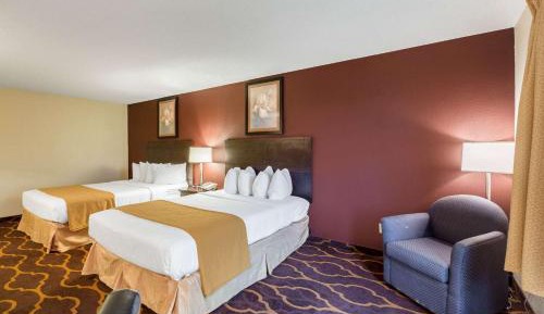 Queen Room with Two Queen Beds - Non-Smoking