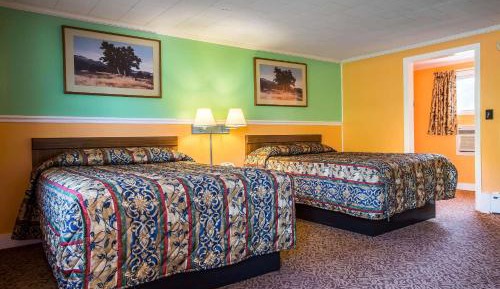 Queen Room with Two Queen Beds - Non-Smoking
