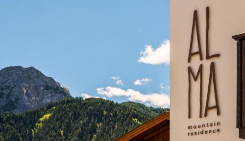 Two-Bedroom Apartment with Mountain View