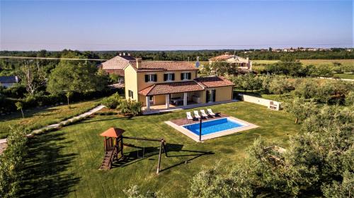 Villa with Garden View