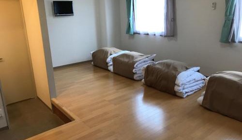 Family Room with Shared Bathroom - Non-Smoking