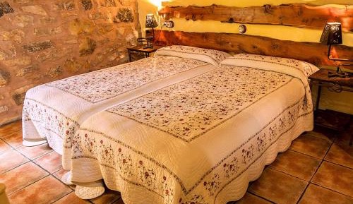 Three-Bedroom Apartment with Mountain View