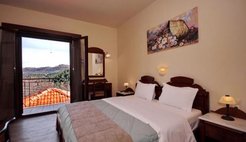 Triple Studio with Fireplace and Mountain View - Split Level