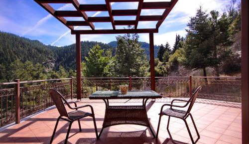Three-Bedroom Villa with Panoramic Mountain View