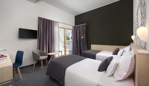 Standard Twin Room with Balcony