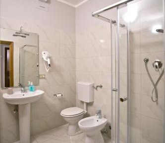 Quadruple Room with Private External Bathroom